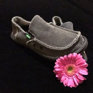 Kid’s Sanuks size 5